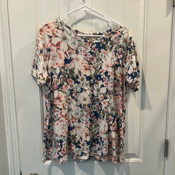 ANDREE BY UNIT Tops - ANDREE BY UNIT Floral Top - Pink and Blue